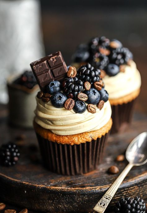 Baking Photography, Coffee Cupcakes, Fancy Cupcakes, Cupcakes Decorados, Dessert Photography, Beautiful Cupcakes, Cupcake Flavors, Easy Cupcakes, Coffee Dessert