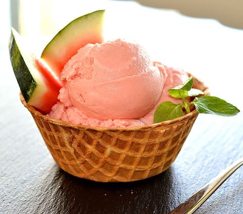 Nice Cream Recipes Vegan, Healthy Homemade Ice Cream, Vegan Nice Cream, Natural Ice Cream, Watermelon Ice Cream, Vegan Ice Cream Recipe, Nice Cream Recipe, Fruit Ice Cream, Milk Ice Cream