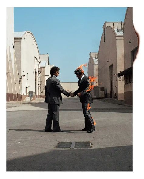 ‘It’s dangerous for a man on fire to stand still’ … cover art for Pink Floyd’s Wish You Were Here. Pink Floyd Album Covers, Storm Thorgerson, Pink Floyd Albums, Pink Floyd Art, Classic Album Covers, Image Spiderman, Cd Box, Unique People, Retro Kunst