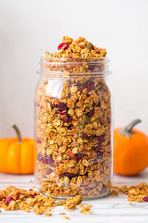 In this recipe you will find all the flavors of fall together in one bowl of perfectly crunchy and sweet, pumpkin flavored granola. The spices of fall bake Granola Substitute, Maple Pecan Granola, Pumpkin Food, Pumpkin Granola, Dried Coconut, Easy Granola, Recipes Pumpkin, Pumpkin Soup Recipe, Pumpkin Harvest