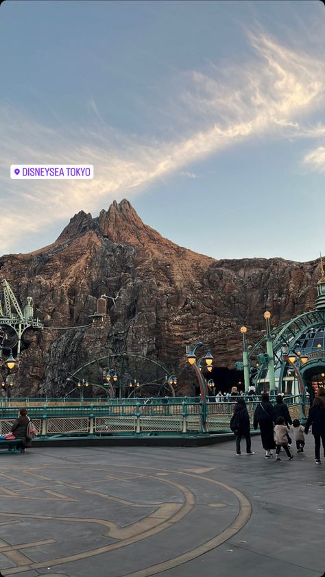 Japan Disneyland Tokyo Aesthetic, Tokyo Disneysea Aesthetic, Tokyo Disney Sea Aesthetic, Tokyo Disney Aesthetic, Tokyo Disneyland Aesthetic, Disney Sea Tokyo, Disneysea Tokyo, Tokyo Summer, Japan Pics