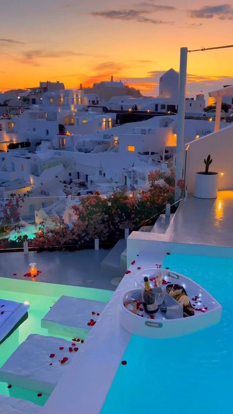 Santorini Aesthetic, Santorini Greece Aesthetic Wallpaper, Santorini Greece Aesthetic Couple, Greece Aesthetics Santorini, Sunset In Santorini, Grecia Santorini, Santorini Villas, Greece Villa, Greece Pictures