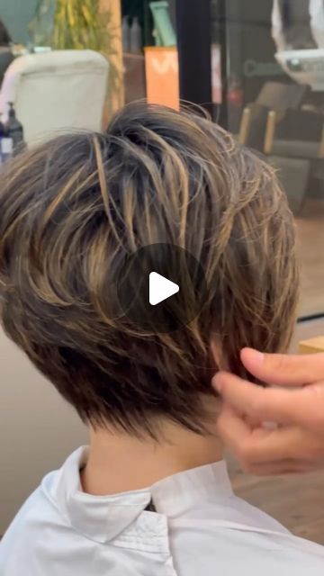 Short Hairstyle Brown Hair, Pixie Undercut Hair, Kris Jenner Haircut, Pixiecut Undercut, Haircut Tutorials, Buzzcut Girl, Buzz Cut Women, Girls With Shaved Heads, Crop Haircut