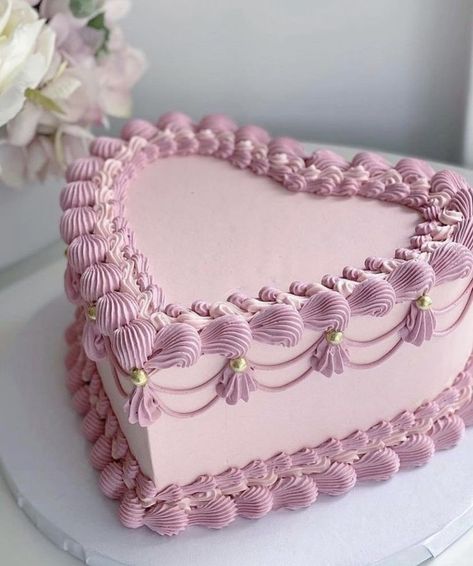 Pink Vintage Cakes, Pink Birthday Cake Aesthetic, Pink Heart Birthday Cake, Pink Vintage Cake, Heart Cake Designs, Vintage Cake Decorating, Vintage Heart Cake, Bolo Vintage, Birthday Cake Decorating Ideas