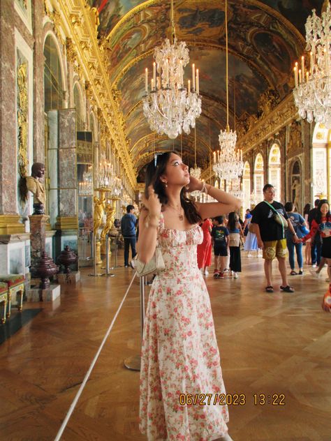 Versailles Aesthetic Outfit, Versailles Outfit Summer, Versailles Photo Ideas, Palace Of Versailles Outfit, Versailles Outfit Ideas, Palace Of Versailles Aesthetic, Versailles Outfit, Versailles Aesthetic, Outfits Europa