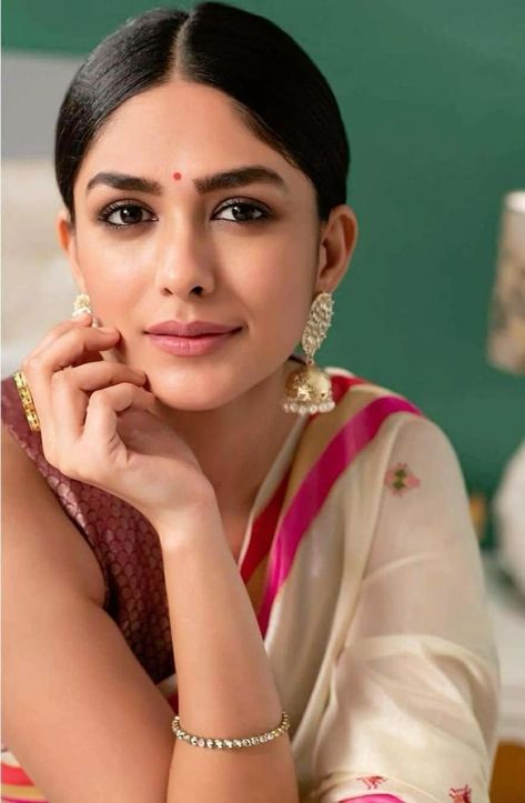 Let your confidence shine with our captivating jewelry collection! Each piece is designed to empower and uplift, allowing you to radiate confidence wherever you go. Elevate your aura with our exquisite designs and make a statement that speaks volumes. Shop now and embrace the power of confidence! ✨ #RadiateConfidence #EmpowermentJewels #ElevateYourAura #jewelry Mrunal Thakur Saree, Sita Raman, Sita Ramam, Saree Looks, Mrunal Thakur, Classy Yet Trendy, Actress Hairstyles, Actress Without Makeup, Radiate Confidence