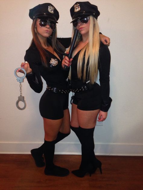 Sexy cop Halloween costume Luxury Halloween, Cop Halloween Costume, Police Halloween Costumes, Costumes For Teenage Girl, Kostuum Halloween, Cute Group Halloween Costumes, Matching Halloween Costumes, Bff Halloween Costumes, Duo Halloween Costumes