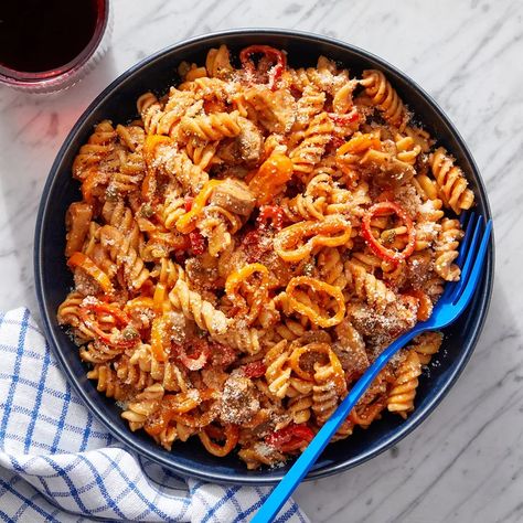 Recipe: Creamy Tomato Banza Chickpea Pasta with Mushrooms & Sweet Peppers - Blue Apron Banza Chickpea Pasta, Banza Pasta, Pasta With Mushrooms, Blue Apron Recipes, Creamy Pasta Recipes, Chickpea Pasta, Sweet Peppers, Mushroom Pasta, Blue Apron