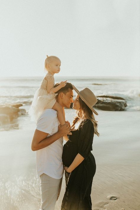 Lake Maternity Pictures Families, Maternity Beach Photos With Toddler, Cozy Beach Photoshoot, Maternity Family Photos With Siblings, Beach Family Photoshoot Outfits, Family Of 3 Maternity Pictures, Family Pregnancy Photoshoot, Beach Family Photoshoot, Maternity Shoot Beach