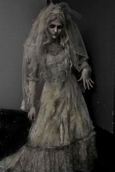 Miss Havisham by Slaughterose on DeviantArt - FABULOUS Creepy Outfits, Ghost Bride Costume, Addams Family Halloween Costumes, Creepy Costume, Bride Halloween, Zombie Bride, Ghost Halloween Costume, Miss Havisham, Ghost Bride