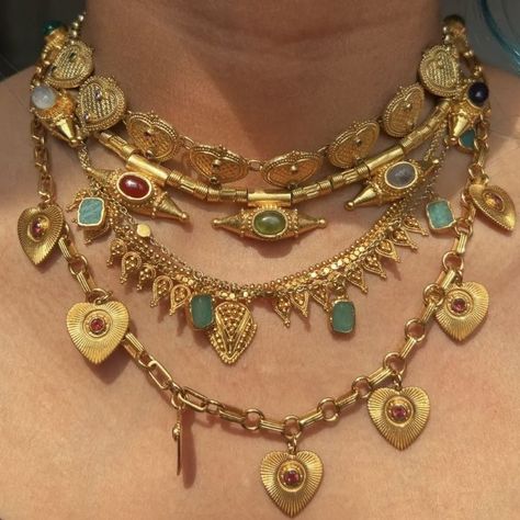 #jewelry #maximalism #aesthetic #goldjewellery #gold Maximalist Jewelry, Latina Jewelry, Chunky Gold Jewelry, Chunky Gold Necklaces, Dope Jewelry Accessories, Dope Jewelry, Chunky Jewelry, Jewelry Essentials, Funky Jewelry