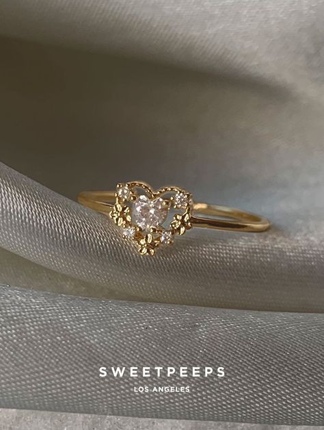 Folklore Heart Ring – SP Inc. خواتم خ�طوبة, Cute Promise Rings, Pretty Engagement Rings, Cute Engagement Rings, Future Engagement Rings, Jewelry Accessories Ideas, Dope Jewelry, Dream Engagement Rings, Classy Jewelry