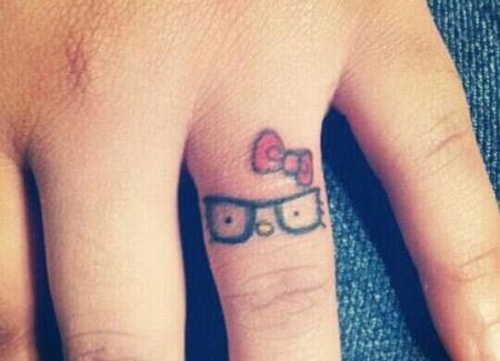 Nerd Hello Kitty, Tattoo Aftercare Tips, Hello Kitty Tattoo, Kitty Tattoos, Kitty Tattoo, Model Tattoo, Images Hello Kitty, Hello Kitty Tattoos, Cute Tats