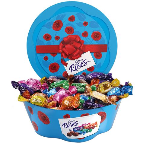 Cadburys roses must have at Christmas Aussie Products, Cadbury Roses, British Sweets, Akubra Hats, Aussie Food, Food Books, Hot Chocolate Gifts, Meat Pies, Chips Ahoy