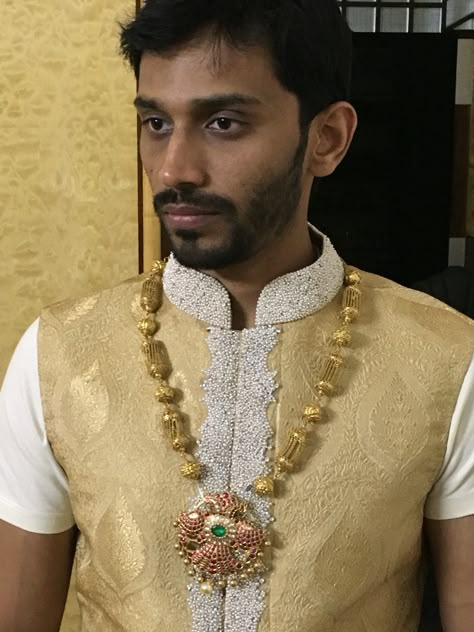 Men Wedding Jewelry Indian, Puligoru Chains For Men, Puligoru Designs For Men, Mens Chain Designs, Ruby Necklace Designs, Jewellery For Men, Fancy Jewelry Necklace, Boys Jewelry, Mens Gold Jewelry