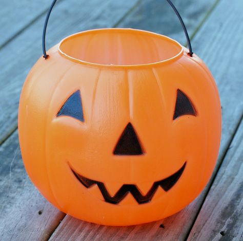 Upcycle a dollar store plastic pumpkin bucket into a gorgeous burlap-covered pumpkin! Pumpkin Bucket Crafts, Bucket Makeover, Childhood Halloween, Plastic Pumpkins Bucket, Bucket Crafts, Pagan Holidays, Halloween Crafts Preschool, Pumpkin Bucket, Burlap Projects