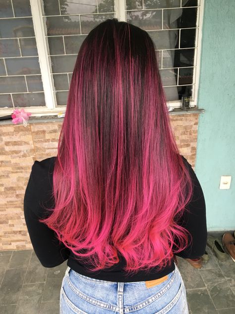 Pink hair, ombré rosa, cabelo rosa. Hot Pink Highlights In Brown Hair, Blorange Hair, Witchy Hair, Bright Pink Hair, Girl Hair Drawing, Pink And Black Hair, Curl Hair With Straightener, Pink Ombre Hair, Pink Hair Dye