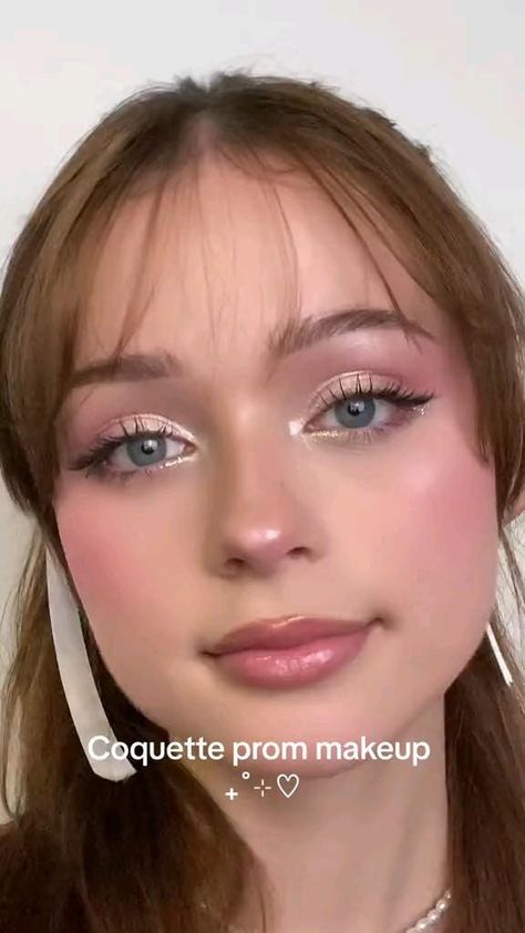 kylie makeup - Fashion Tips Tricks Pinkish Eye Makeup, Pinkish Makeup Looks, Pinkish Makeup, Makeup Ideas For Summer, Kylie Makeup, Pretty Eye Makeup, Video Makeup, Prom Makeup Looks, Eye Makeup Ideas