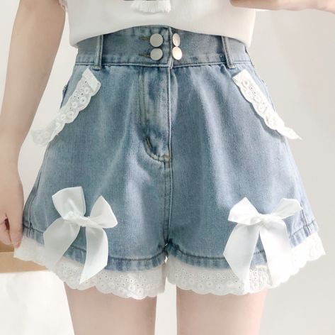 Kawaii Shorts, Comfy Summer Outfits, Lace Denim Shorts, Style Kawaii, Pastel Goth Fashion, Bow Shorts, High Waist Shorts, Denim And Lace, Summer Fits