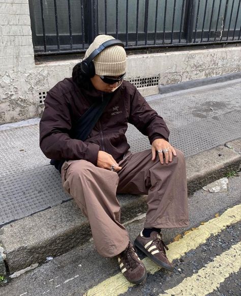 London Subway, Dark Rain, Old Nyc, Arcteryx Jacket, Beanie For Men, Streetwear Outfit Ideas, Thrifted Outfits, Fits Clothes, Mens Outfit Inspiration