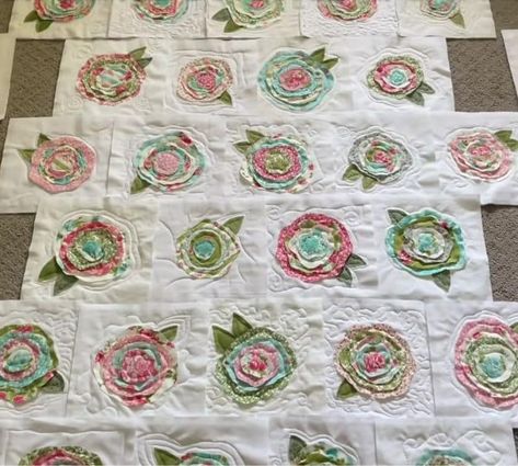 How to Quilt As You Go Rose Garden Rose Garden Quilt Block Pattern, French Rose Quilt Tutorial Free Pattern, Rose Garden Quilt, Rose Quilts, Roses Quilt, Rag Quilting, Advanced Sewing Projects, French Quilt, Rag Quilt Tutorial