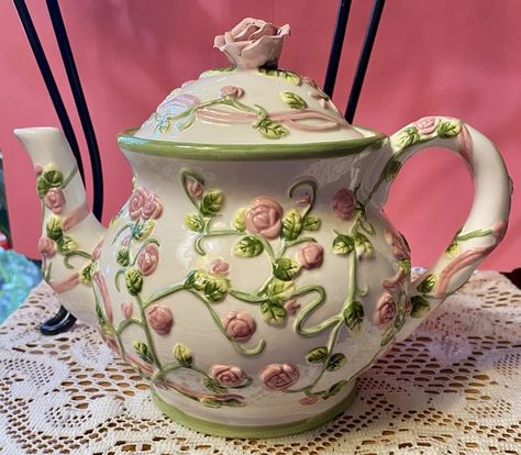 Jackson Perkins Roses, Luxury Tea Party, Party Gift Basket, Lenox Village, Luxury Tea, Lenox Butterfly Meadow, Green Vines, Clay Teapots, Teapots And Cups