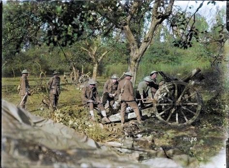 Grim reality of life in the First World War trenches brought to life in incredible 100-year-old colourised photos Ww1 History, Ww1 Soldiers, Canadian Soldiers, Military Photography, Western Front, British Soldier, Reality Of Life, Military History, Colorful Pictures