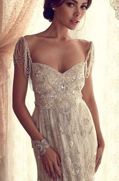 The way the tiny strands of beads hang down like delicate shoulder chandeliers. | 50 Gorgeous Wedding Dress Details That Are Utterly To Die For Delicate Wedding Dress, Anna Campbell Wedding Dress, Detail Couture, Wedding Dress 2013, Anna Campbell, Dresses 2013, Gorgeous Wedding Dress, Vestidos Vintage, Gorgeous Gowns