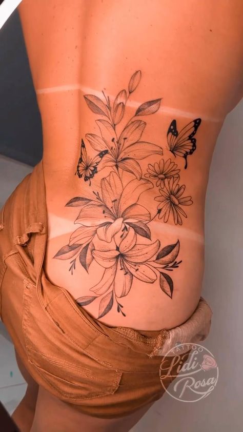 tattoo woman cover up #tattoosexy #tattoo #tattoos #tattoogirl #f #tattoogirls #tattoomodel #tattoofeminina #arte #tattooed #tattooart #tattooideas #sexy #tattoomandala #tattooman #tattoobrasilia #caldasnovas #hennatattooartistny #hennatattoos #tattoodf #turismogoias #turismo #arteliergoias #arteliertattoo #tattooindiana #followme #sdv #sextattoo #artetattoo #tattoohennah Tato Paha, Tato Lengan, Mommy Tattoos, Hip Tattoos Women, Ornamental Tattoo, Pretty Tattoos For Women, Tatuaje A Color, Dope Tattoos For Women, Weird Tattoos