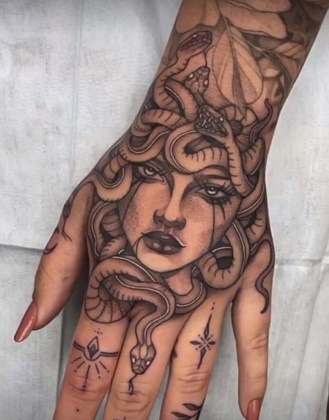 Hand Tattoos For Women Color, Medusa Hand Tattoos For Women, Tattoos For Women Color, Medusa Hand Tattoo, Simple Hand Tattoos, Medusa Tattoo Design, Tato Henna, Hand Tattoos For Girls, Cute Hand Tattoos