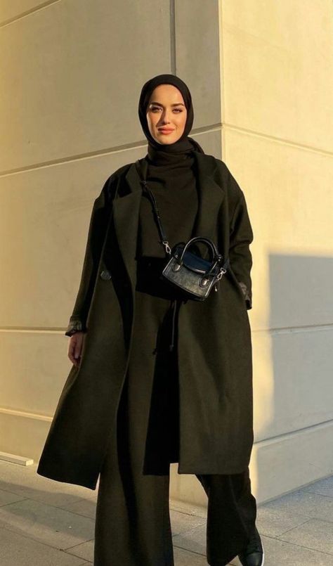 Tokyo Winter Outfit, Black Outfit Hijab, Black Hijab Outfit, Modest Winter Outfits, Modest Casual, Black Hijab, Estilo Hijab, Modest Casual Outfits, Modern Hijab Fashion