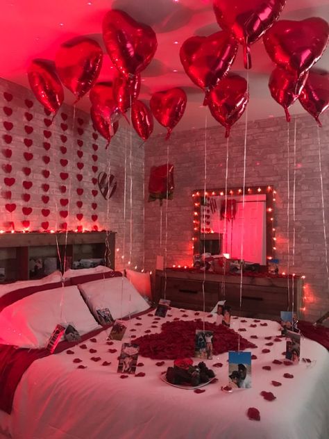 Wedding Room Decorations Ideas Bedrooms, Valentine Hotel, Birthday Room Surprise, Day Room Decor, Valentine Bedroom Decor, Hotel Room Decoration, Romantic Hotel Rooms, Valentines Bedroom, Romantic Room Surprise