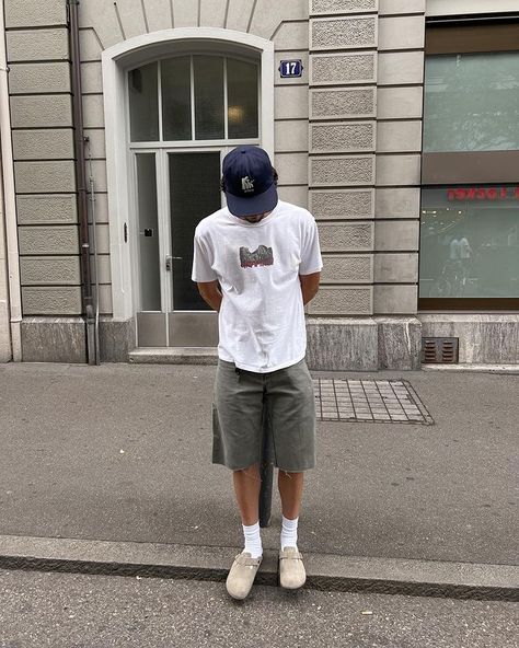 Grey Shorts Outfit Men, Birks Boston, Boston Birks, Birkenstock Outfit Men, Potato Shoes, Grey Shorts Outfit, Shorts Outfit Men, Men Street Styles, Streetwear Outfit Men