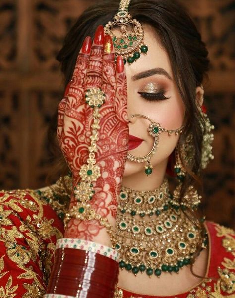 New Dulhan Pose, Wedding Dulhan Pose, Bridal Makeup Pictures, शादी की तस्वीरें, Indian Bride Poses, Muslim Wedding Photography, Indian Bride Photography Poses, Bedroom Theme, Indian Wedding Poses