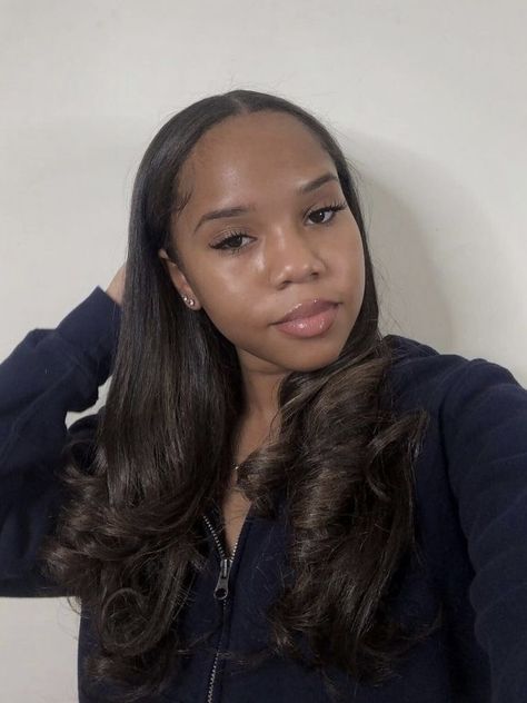 Quick Weave Leave Out, Sow In Weave Hairstyles, Versatile Sew In Weave, Haircut Design, Hair Styles Ideas, Curling Straight Hair, Flat Iron Hair, Silk Press Natural Hair, Natural Straight Hair