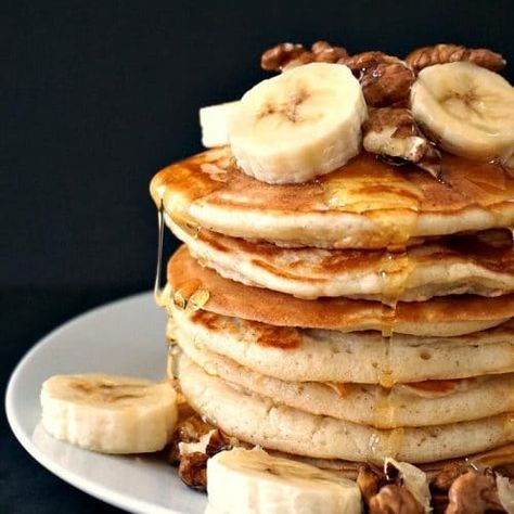 Jamie Oliver's Fluffy American Pancakes Wheat Pancake Recipe, Breakfast Pancakes Recipe, Freeze Pancakes, Whole Wheat Pancakes, Wheat Pancakes, Banana Pancakes Recipe, American Pancakes, Blueberry Topping, Oatmeal Pancakes