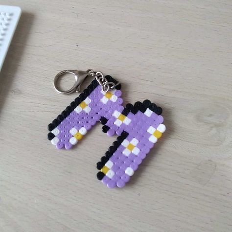 What To Make With Fuse Beads, Small Pearl Or Bead Ideas, Pear Beads Ideas, Pysla Beads Ideas, Things To Make With Hama Beads, Ironing Bead Ideas, Pyssla Ideas Cute Easy, Melts Bead Patterns, Cute Pyssla Ideas