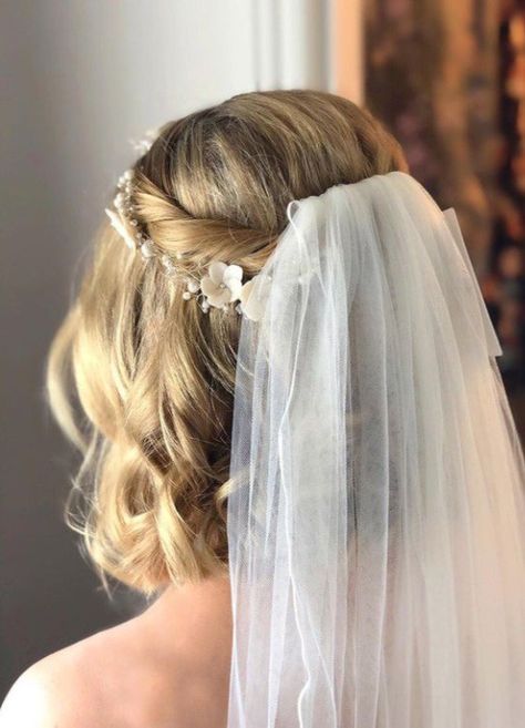 Wedding Hairstyles For Short Hair, Cute Wedding Hairstyles, Short Bridal Hair, Bob Wedding Hairstyles, Short Hair Bride, Kiss The Bride, Bridal Hair Veil, Short Veil, Wedding Hairstyles Bride