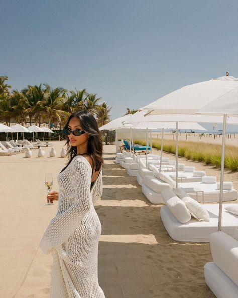 Wearing nhaos jewellery, drinking champagne and enjoying the beach 🌴😎 🔗https://nhaos.de/products/cat-eye-sonnenbrille 🔗https://nhaos.de/products/sommertraum-beach-dress #nhaos #nhaosjewelry #nhaosfashion #nhaosglasses #summer #beachseason #summeressentials #beach #greece #greek #aramaic #love Elegant Beach Outfit, Liz Dress, Drinking Champagne, Beachwear Fashion, Outfits Verano, Vacation Outfits, Turks And Caicos Islands, Beach Dress, Summer Essentials