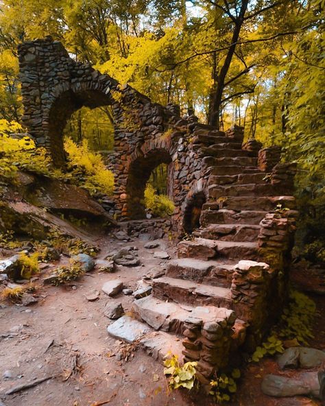 Ruins, Nature, New Forest Hampshire, New England Forest, New Forest England, Fantasy Realm, A Mansion, Dnd Stuff, Background Ideas