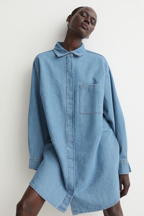 For a Laidback Look: H&M Oversized Denim Dress Denim Collar, Satin Bluse, Denim Projects, Womens Denim Dress, Dress H&m, Fashion And Beauty Tips, Popsugar Fashion, Oversized Dress, Denim Shirt Dress