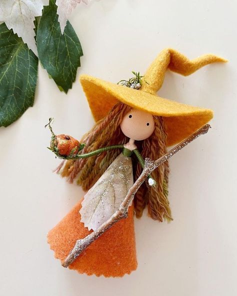 Kitchen Witches, Witch Dolls, Color Outfits, Wood Peg Dolls, Halloween Centerpiece, Witch Diy, Worry Dolls, Bendy Doll, Halloween Crafts Decorations