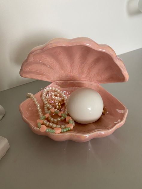 Clam Clay Sculpture, Clay Clam Shell, Stuff To Make From Clay, Cute Pinch Pot Ideas Easy, Making Things Out Of Clay, Jewelry Holder Ceramic, Pate Fimo Aesthetic, Things Made Out Of Clay, Stuff To Make With Clay