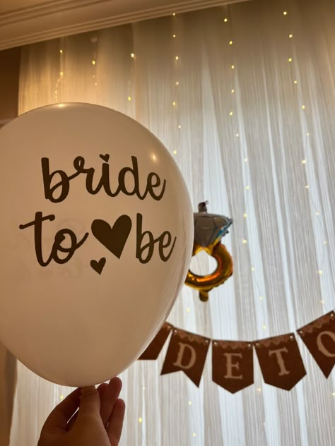 Bride To Be Photo Ideas, Bride To Be Indian Party, Bride To Be Photos, Bachelorette Party Pics, Bride To Be Instagram Story, Bride Story Instagram, Bride To Be Party Decoration Diy, Minimal Engagement Decor, Bride To Be Pics