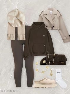 #outfits # 72 Weather Outfit, Cozy Outfit School, Blackpool Outfit, Cute Pub Outfit, Shein Christmas Outfits, Outfit Ideas With Uggs, Outfit Inspirations Winter, Winter Shopping Outfit, Grey Outfits For Women