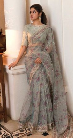 Prom Saree, Simple Elegant Saree, Eastern Clothes, Sari India, Latest Saree Trends, Bappa Photo, Saree Accessories, My Future Husband, Chemistry Basics