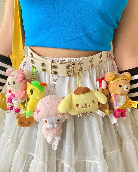 Decora Outfits Aesthetic, Hyperpop Fashion, Decora Fashion Aesthetic, Decora Kei Aesthetic, Plushies Sanrio, Decorakei Fashion, Decora Fashion Outfits, Dark Decora Fashion, Eli Core