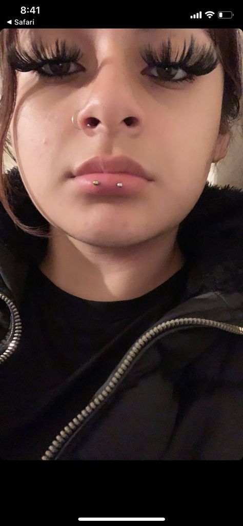 Piercing Spots, Middle Lip Piercing, Piercings Men, Lip Piercing Stud, Lip Piercing Labret, Bite Lip, Lip Piercing Ring, Piercings Lip, Spider Bite