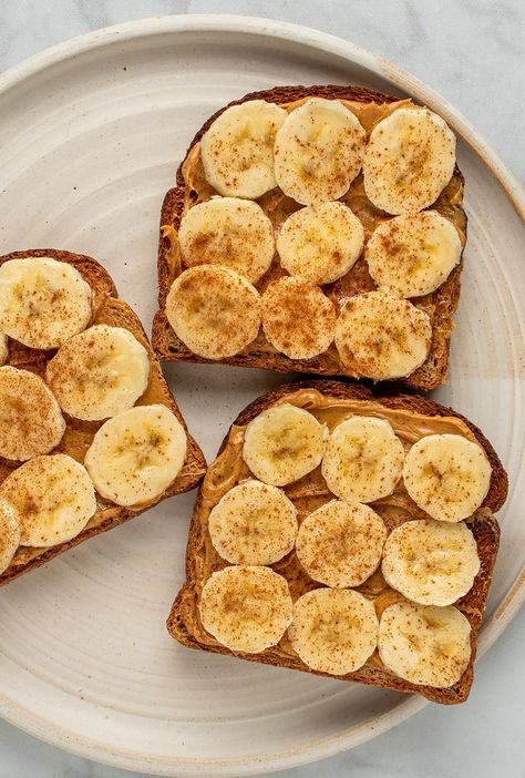 Peanut Butter-Banana Cinnamon Toast Cinnamon Toast Recipe, Easy Breakfast Brunch, Peanut Butter Toast, Banana Toast, Dessert Smoothie, Grocery Foods, Snacks To Make, Cinnamon Toast, Quick Easy Snacks