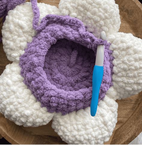 Crochet Flower Pillow Patterns Free, Daisy Pillow Crochet Pattern Free, Chunky Crochet Pillow Pattern, Chunky Chenille Yarn Projects Crochet, Crochet Amigurumi With Chunky Yarn, Cute Crochet Pillow Ideas, Crochet Chunky Flower, Puffy Yarn Crochet, Crochet Patterns Chenille Yarn